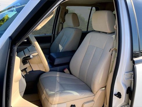 Used 2008 Ford Expedition XLT image 18