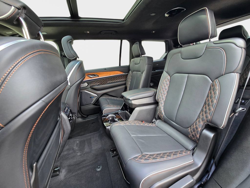 Used 2025 Jeep Grand Cherokee L Summit AWD/4WD image 17