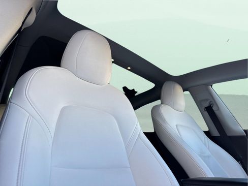 Used 2022 Tesla Model 3 Long Range image 16