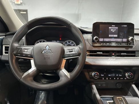 Used 2022 Mitsubishi Outlander ES image 8