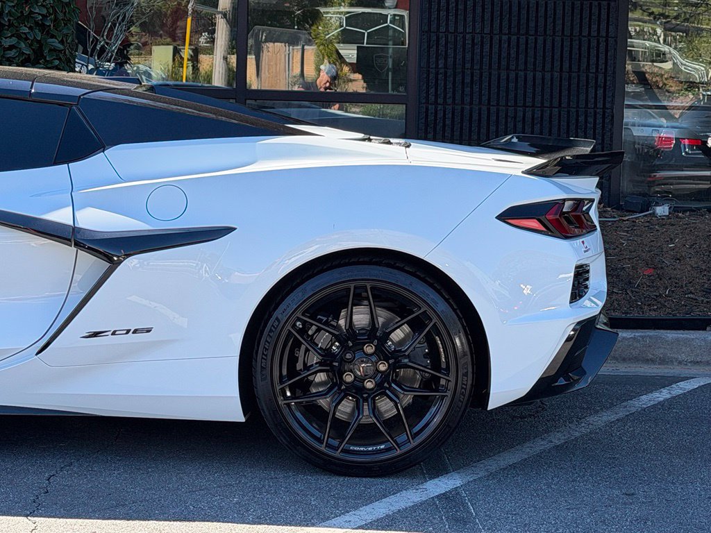 Used 2025 Chevrolet Corvette Z06 RWD image 11