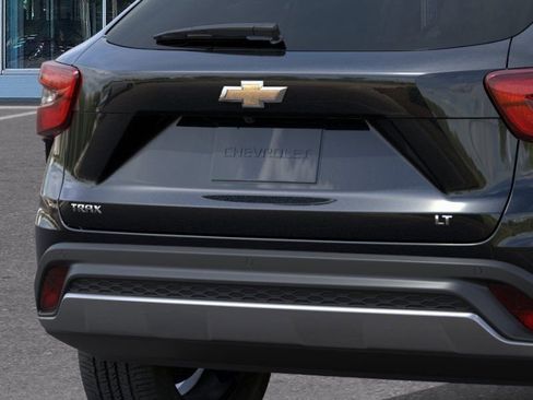 New 2026 Chevrolet Trax LT w/ Driver Confidence Package FWD image 14