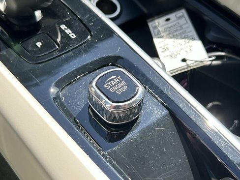 Used 2023 Volvo XC60 B5 Plus image 29