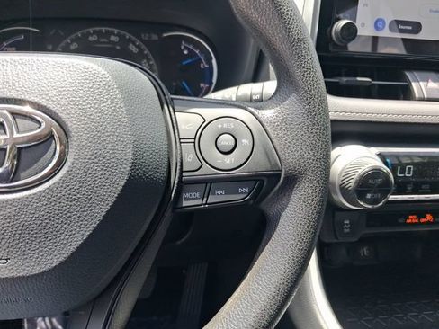 Used 2025 Toyota RAV4 XLE AWD/4WD image 18
