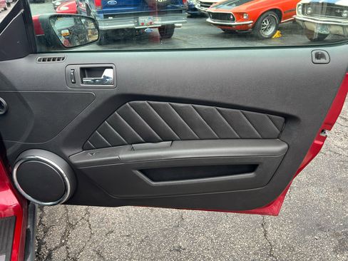 Used 2012 Ford Mustang GT Premium w/ HID Headlamps & Security Pkg image 13