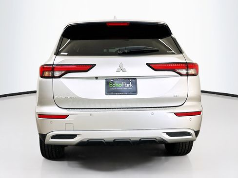 Used 2024 Mitsubishi Outlander SE Black Edition image 7