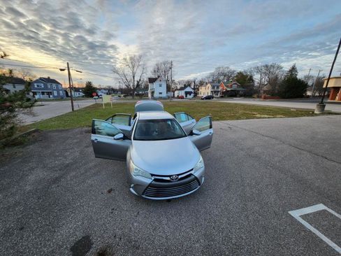 Used 2015 Toyota Camry LE image 15