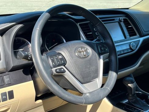 Used 2016 Toyota Highlander Limited AWD/4WD image 17