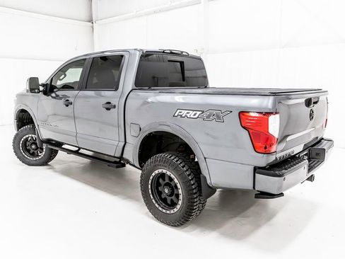 Used 2018 Nissan Titan PRO-4X w/ Pro-4x Convenience Package AWD/4WD image 4