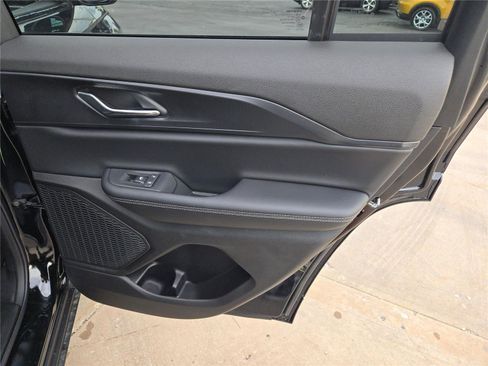 New 2025 Jeep Grand Cherokee Laredo w/ Luxury Tech Group I image 9