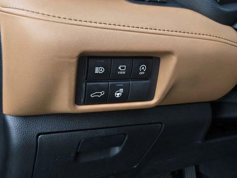 Used 2023 Toyota Highlander Platinum image 20