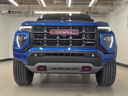 Used 2023 GMC Canyon AT4 w/ AT4 Premium Package AWD/4WD image 3