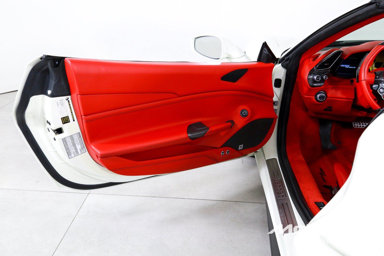 Used 2018 Ferrari 488 Spider RWD image 11