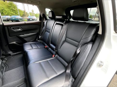 Used 2021 Nissan Rogue SV w/ Premium Package FWD image 20
