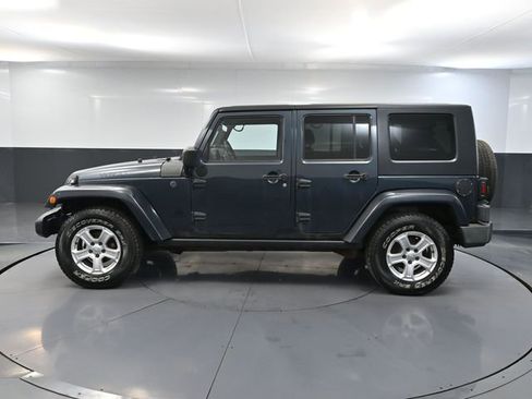 Used 2008 Jeep Wrangler Unlimited Sahara AWD/4WD image 9