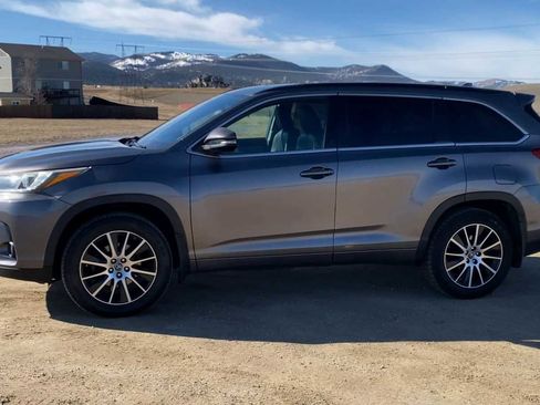 Used 2018 Toyota Highlander SE image 5
