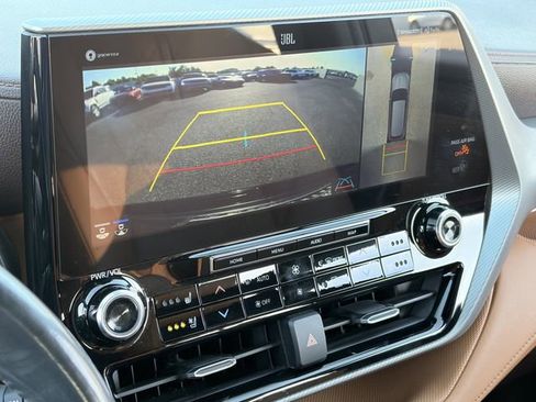 Used 2020 Toyota Highlander Platinum FWD image 15