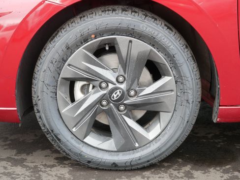 Used 2023 Hyundai Elantra SEL FWD image 9