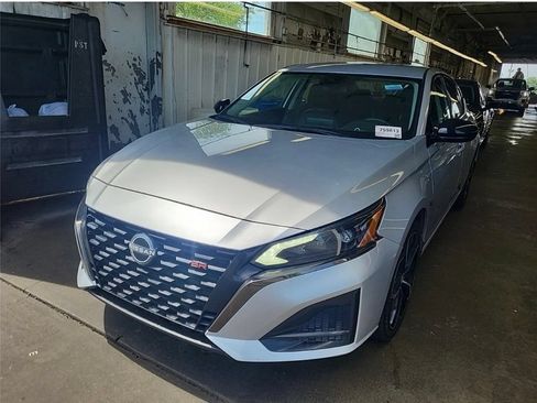 Used 2023 Nissan Altima 2.5 SR FWD image 1