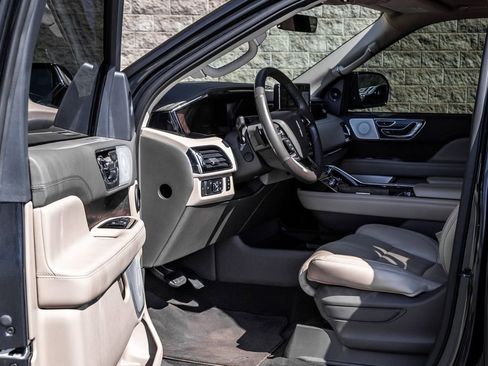 Used 2022 Lincoln Navigator Reserve image 23