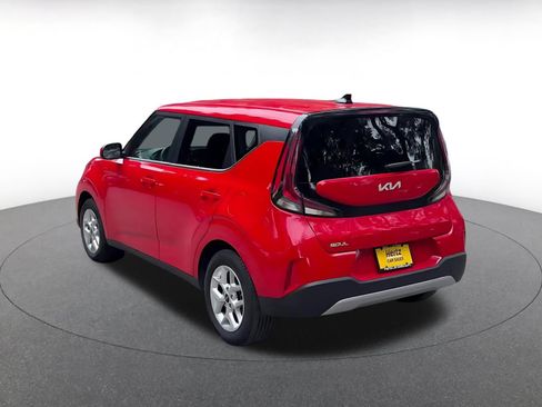 Used 2025 Kia Soul LX w/ LX Technology Package FWD image 10