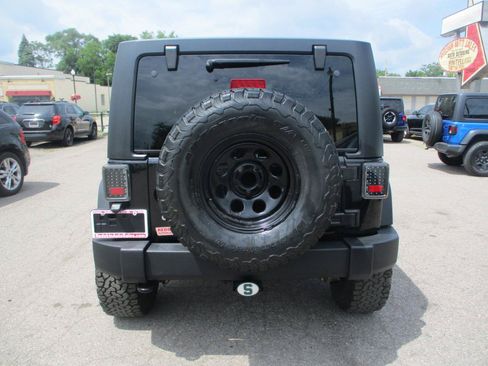 Used 2017 Jeep Wrangler Unlimited Sport w/ Quick Order Package 24S AWD/4WD image 6