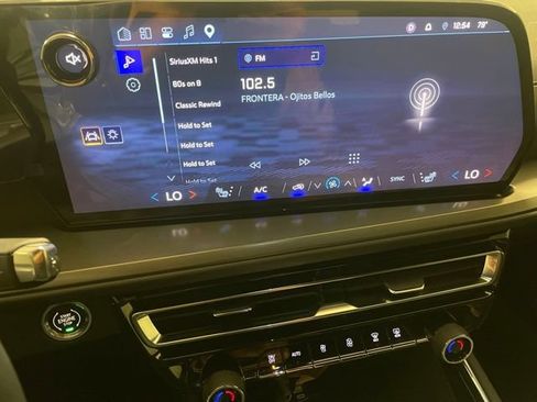 Used 2026 Chevrolet Traverse LT w/ Sun and Wheel Package FWD image 13