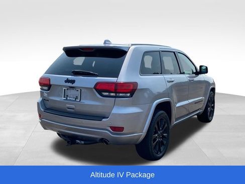 Used 2018 Jeep Grand Cherokee Altitude AWD/4WD image 3