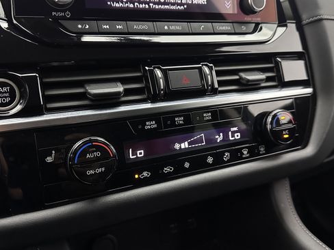 Used 2023 Nissan Pathfinder SV FWD image 17