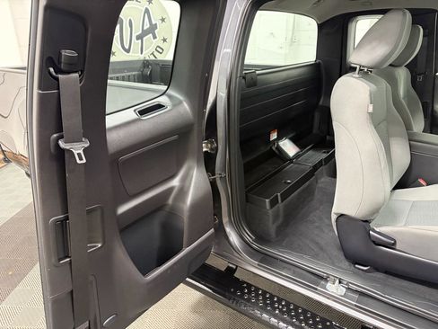 Used 2017 Toyota Tacoma SR image 14