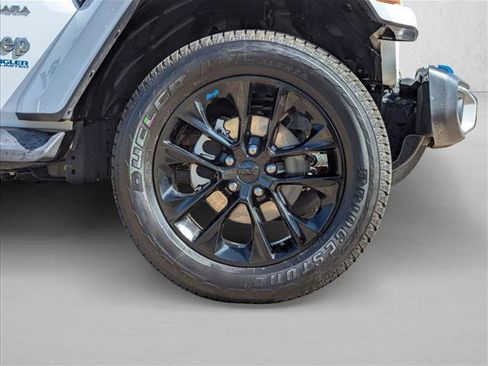 Used 2022 Jeep Wrangler Unlimited Sahara w/ Cold Weather Group AWD/4WD image 24