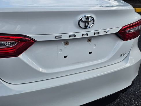 Used 2018 Toyota Camry LE FWD image 14