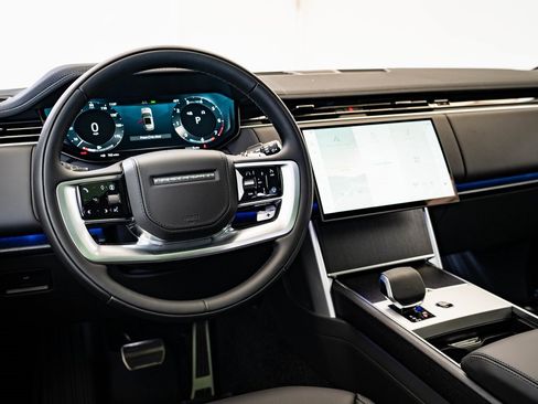 New 2026 Land Rover Range Rover Long Wheelbase SE image 3