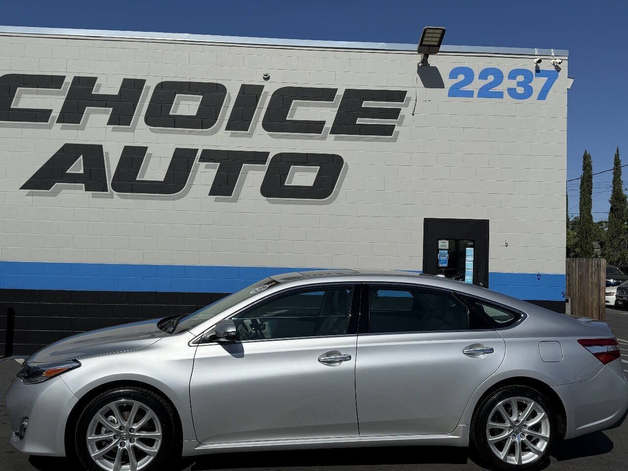 Used 2013 Toyota Avalon XLE Touring FWD image 25