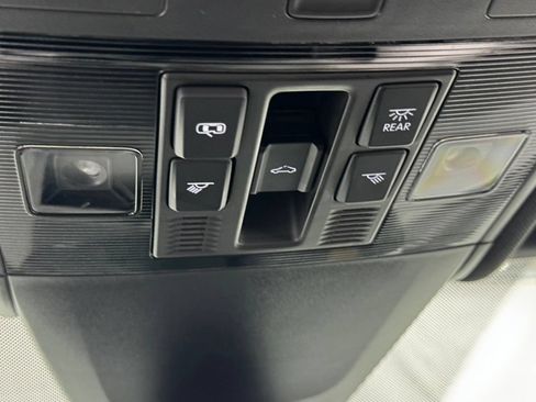 Used 2022 Volkswagen Atlas Cross Sport SEL R-Line AWD/4WD image 33