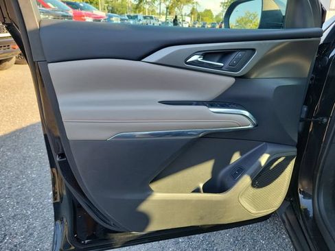 Certified 2025 Chevrolet Traverse LT FWD image 24