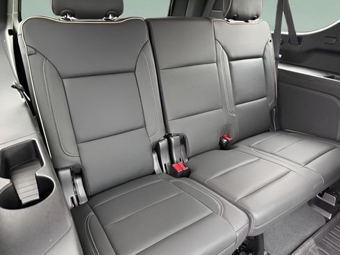 Used 2024 GMC Yukon XL SLT w/ SLT Premium Package AWD/4WD image 11