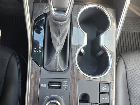 Used 2025 Toyota Highlander Platinum image 26