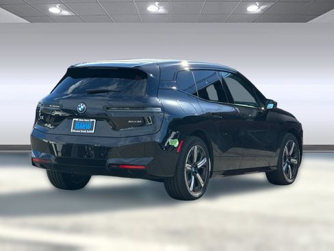 Used 2024 BMW iX xDrive50 w/ Sport Package AWD/4WD image 9