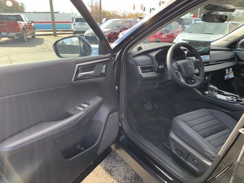 New 2025 Mitsubishi Outlander SE image 6