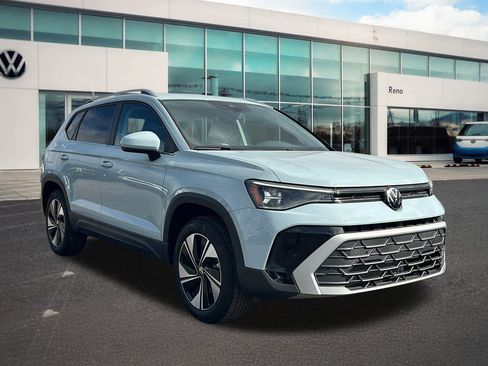 New 2026 Volkswagen Taos SE image 3
