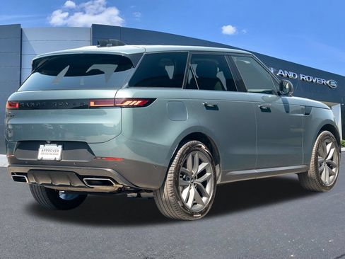 Used 2024 Land Rover Range Rover Sport SE AWD/4WD image 4