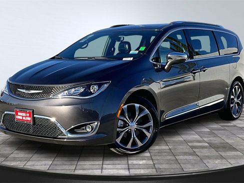 Certified 2020 Chrysler Pacifica Limited image 13