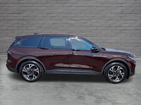 Used 2025 Lincoln Nautilus Premier w/ Equipment Group 102A AWD/4WD image 13