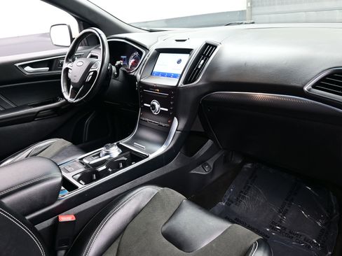 Used 2019 Ford Edge ST w/ Convenience Package image 16
