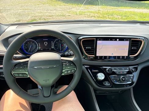 New 2027 Chrysler Pacifica Pinnacle AWD/4WD image 10