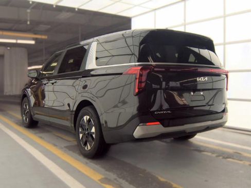 Used 2026 Kia Carnival LXS FWD image 4