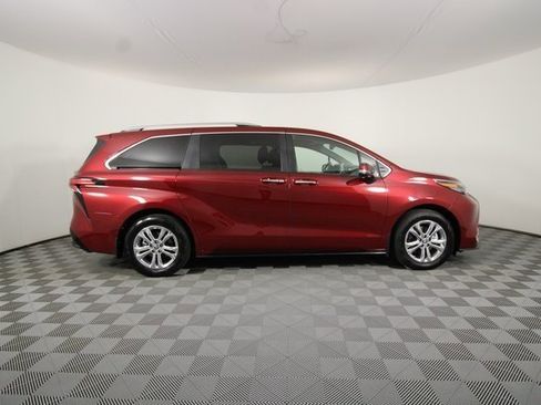 Used 2024 Toyota Sienna Platinum image 6