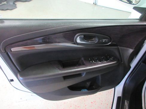 Used 2016 Buick Enclave Leather AWD/4WD image 29