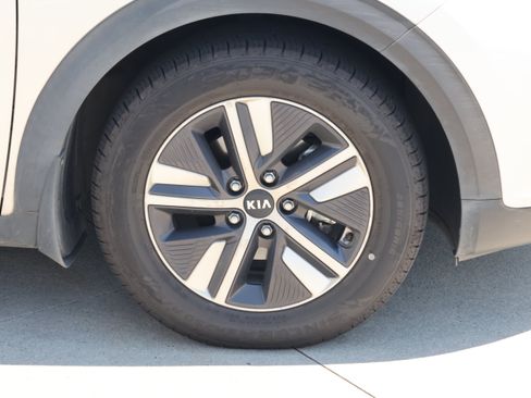 Used 2021 Kia Niro EX Premium FWD image 11